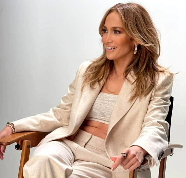 base64-172472576176252004055 Bí quyết để Jennifer Lopez có vẻ đẹp không tuổi, vòng 3 đẹp nhất Hollywood - Ảnh 1.