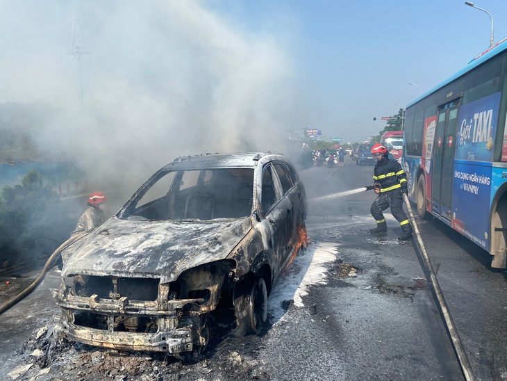 Bộ Công an hướng dẫn phòng ngừa cháy ô tô, xe máy dịp nắng nóng - Ảnh 1.