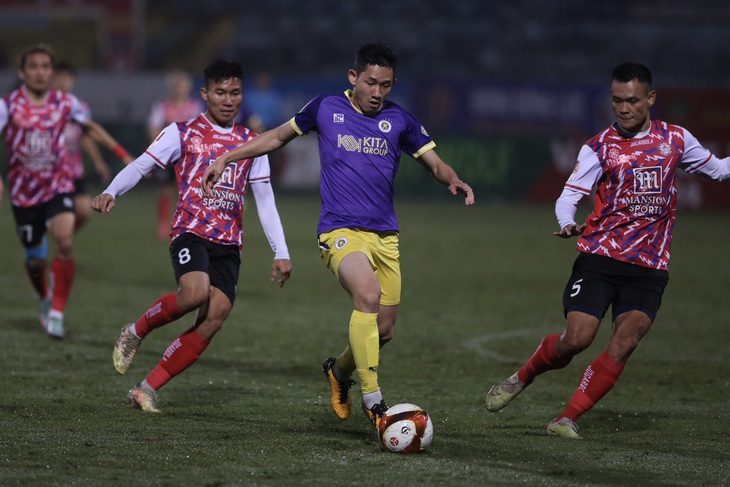 Tiền vệ Nguyễn Hai Long ghi bàn trong trận đấu thứ 50 khoác áo CLB Hà Nội - Ảnh: HOÀNG TÙNG Tiền vệ Nguyễn Hai Long ghi bàn trong trận đấu thứ 50 khoác áo CLB Hà Nội - Ảnh: HOÀNG TÙNG