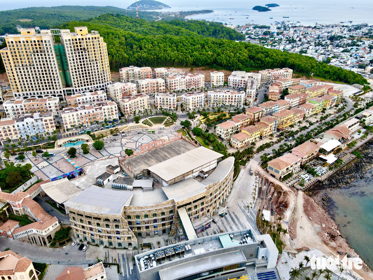 Cởi trói cho căn hộ lưu trú, nghỉ dưỡng - Ảnh 1. Căn hộ khách sạn, căn hộ du lịch nghỉ dưỡng (condotel), văn phòng lưu trú (officetel) tại khu du lịch nghỉ dưỡng ở An Thới, TP Phú Quốc (Kiên Giang) - Ảnh: T.T.D.