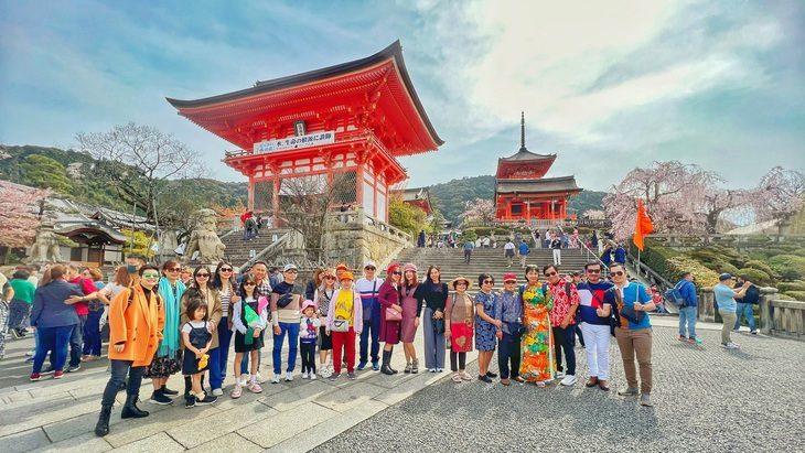 Đoàn du khách Việt Nam trong chuyến tham quan Nhật Bản mới đây - Ảnh: NGUYỄN MINH